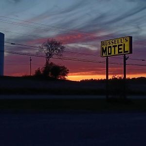 Russell'S Motel